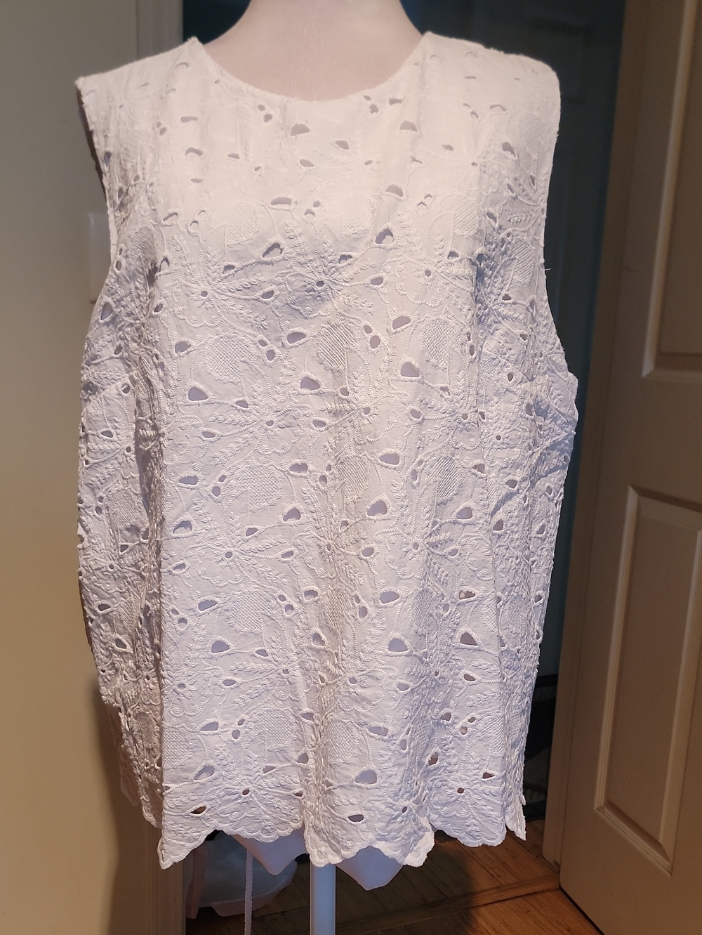 Time And Tru White Eyelet Sleeveless Tank - Classic Summer Style